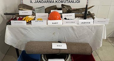 Gümüşhane'de kaçak kazı yapan 4 kişi suçüstü yakalandı