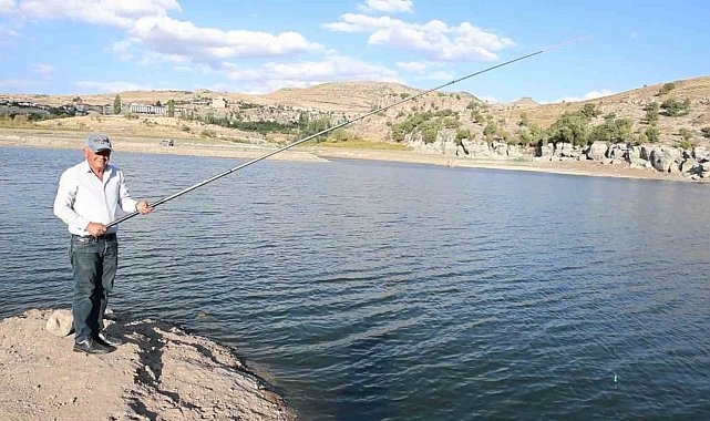Güzelyurt Göleti'nde vatandaşların balık tutma keyfi