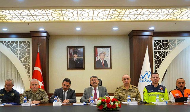 Hakkari Valisi Çelik trafik güvenliği toplantısına katıldı