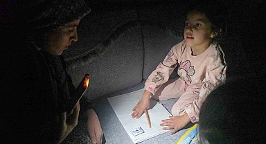 Hakkari'de karanlıkta ders: Akbay ailesi elektrik istiyor