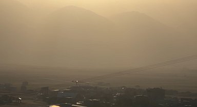 Hakkari'de toz bulutu etkili oldu