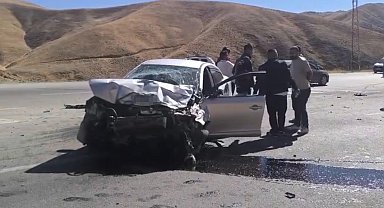 Hakkari'de trafik kazası: 4 yaralı