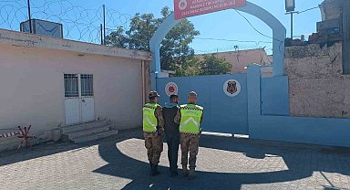 Haklarında kesinleşmiş hapis cezası bulunan 2 firari yakalandı