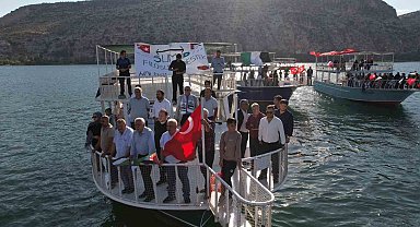 Halfeti'de teknelerle Sumud Filosu'na destek