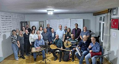 Halk müziği aşıkları Gökkuşağı Halk Müziği Korosu'nda bir araya geldi