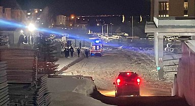 Hastane şantiyesinde bıçaklı kavga: 1'i ağır 4 yaralı