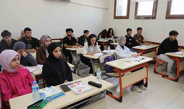 Hatay Büyükşehir Belediyesi kurslarında eğitim alan öğrenciler yüzde 75 başarı oranı sağladı