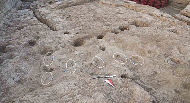 Hatay'da 7 bin 200 yıl öncesine ait 5 insan ayak izi keşfedildi