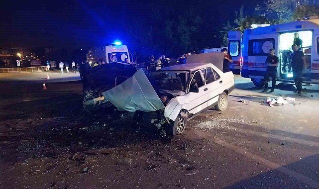 Hatay'da otomobiller çarpıştı: 1'i bebek 6 yaralı