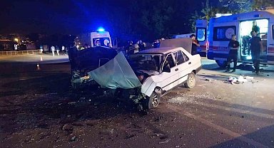 Hatay'da otomobiller çarpıştı: 1'i bebek 6 yaralı