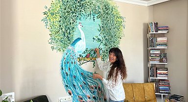 Hataylı ressam, YouTube'dan video izleyerek öğrendiği soğuk porselen sanatıyla resmi birleştiriyor