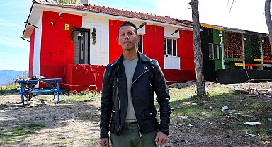 Hem imam hem de öğretmen: Atıl haldeki okulu, gençlik merkezine çevirdiler