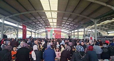 Hisarcık'ta Filistin için kurulan hayır çarşısına yoğun ilgi