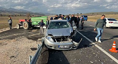 Hisarcık'ta traktörle otomobil çarpıştı: 1 yaralı