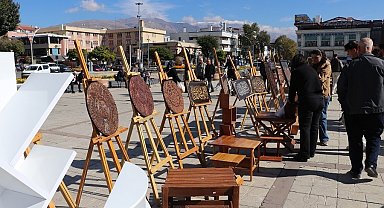 İhtiyaç sahibi öğrenciler için hayır çarşısı düzenlediler