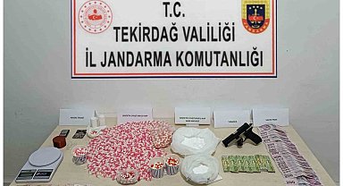 İlaç fabrikasından çaldığı ham maddeyle uyuşturucu üreten 4 kişi tutuklandı