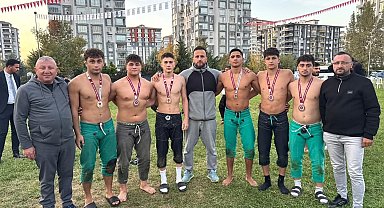 İlkadımlı güreşçilerin güreş başarısı