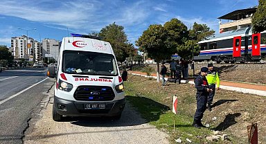 İncirliova'da trenin çarptığı yaşlı kadın ağır yaralandı