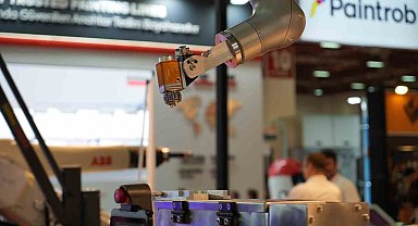 İnsanı algılayan robotik kollar endüstriyel boyama yapıyor