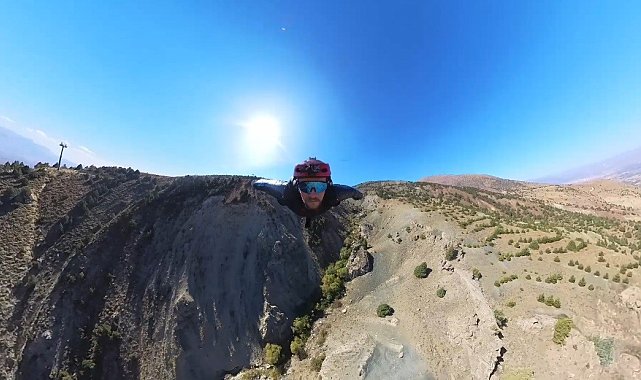 İrlandalı sporcunun 2000 metreden wingsuit atlayışı nefes kesti