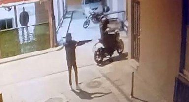 İş yerini kurşunlayan saldırganların kendilerini kayda aldıkları anlar güvenlik kamerasına yansıdı