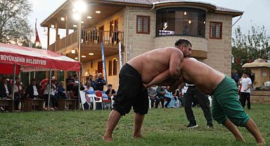 İsmet Atlı Karakucak Güreşleri'ni Recep Kara kazandı