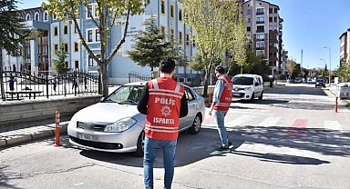 Isparta'da okul önleri ve kalabalık alanlarda denetim