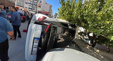 Isparta'da üç aracın karıştığı kazada 5 kişi yaralandı