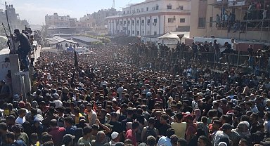 İsrail'in serbest bıraktığı Filistinli mahkumlar Gazze Şeridi'nde