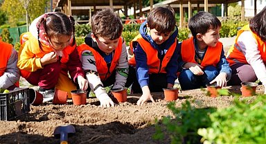 İstanbul Maltepe'de minik eller toprağa can veriyor