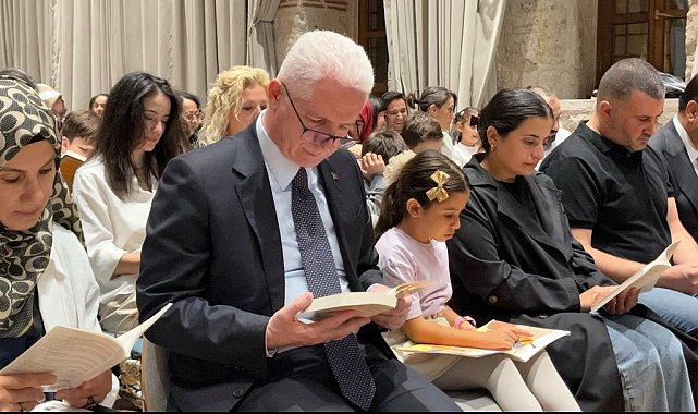 İstanbul Valiliği'nce "Ben Okuyorum, İstanbul Okuyor, Ailemle Okuyoruz" etkinliği düzenlendi