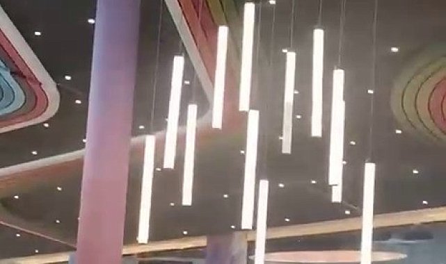 İstanbul'da hissedilen 5.0 büyüklüğündeki deprem anı AVM'de böyle görüntülendi