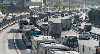 İstanbul'da iki metrobüs çarpıştı: 1 yaralı
