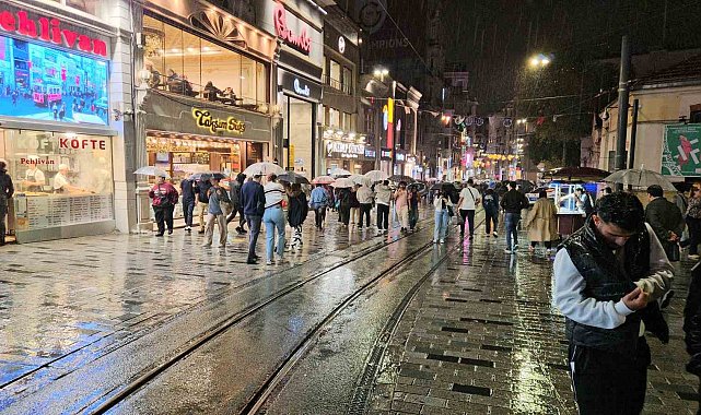 İstanbul'da sağanak yağış etkili oluyor
