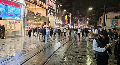İstanbul'da sağanak yağış etkili oluyor