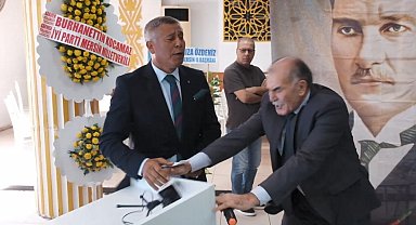 İYİ Parti kongresinde gergin anlar, kürsüyü bile devirdiler