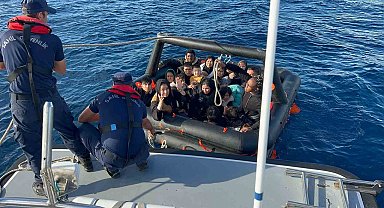 İzmir açıklarında 85 düzensiz göçmen kurtarıldı, 73 göçmen yakalandı