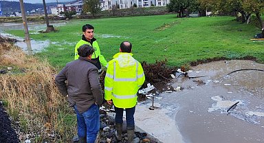 İzmir Bergama aşırı yağışlarla mücadele ediyor