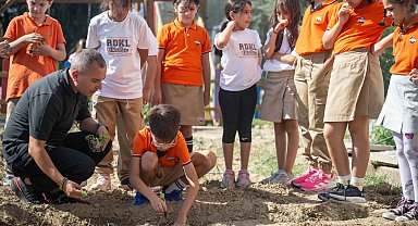 İzmir Bornova'da minik eller toprakla buluştu