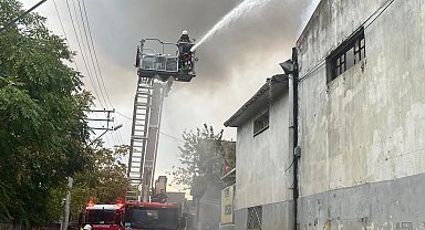 İzmir Bornova'daki depo yangınına hızlı müdahale