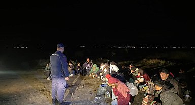 İzmir'de 30 düzensiz göçmen yakalandı