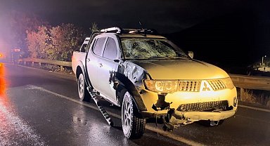 İzmir'de pikap ile elektrikli bisikletin çarpıştığı kazada 2 kişi öldü