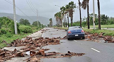Jamaika'yı 5'inci kategori olan Melissa Kasırgası vurdu