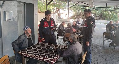 Jandarma ekipleri Karacasu'da halk sağlığı için sahada