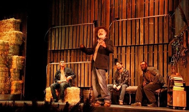 John Steinbeck'in "Fareler ve İnsanlar" eseri yeniden tiyatro sahnesinde