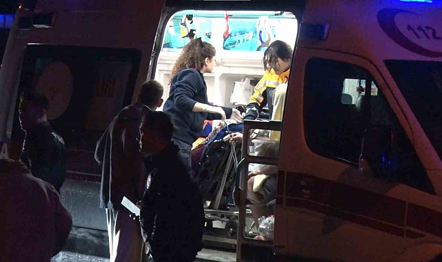 Kadıköy'de 5 katlı binada korkutan yangın: 20 kişi dumandan etkilendi