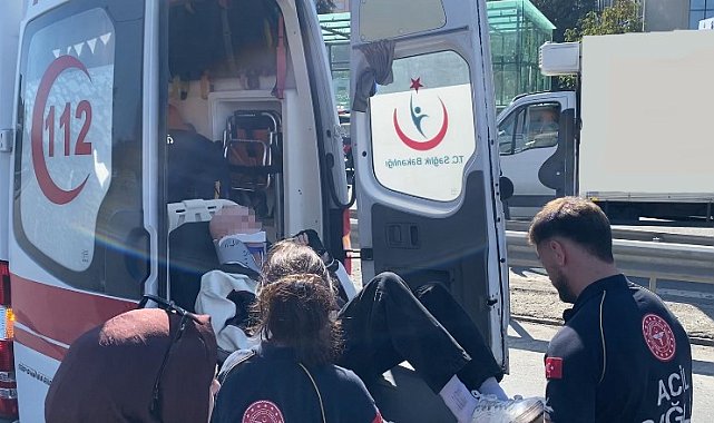 Kadıköy'de kadın sürücü sapağı kaçırdı: Motosikletli yaralandı