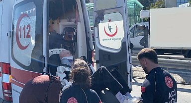 Kadıköy'de kadın sürücü sapağı kaçırdı: Motosikletli yaralandı