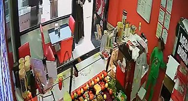 Kadınlar çocuğa dükkandaki kasadan 3 bin lirayı böyle çaldırdı
