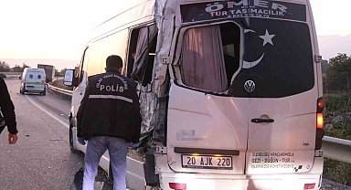 Kamyon emniyet şeridinde bekleyen işçi servisine çarptı: 1 ölü